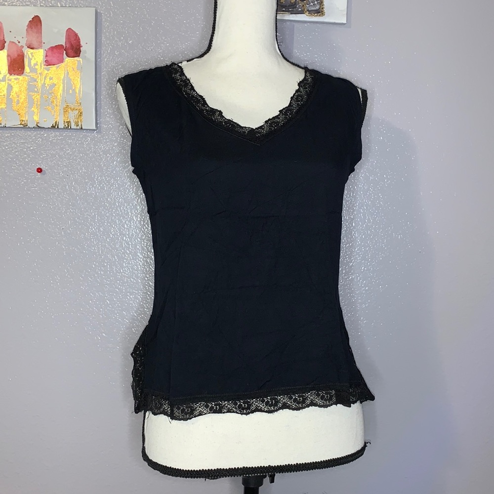 Natural Impressions black v-neck lace hem sleeveless blouse